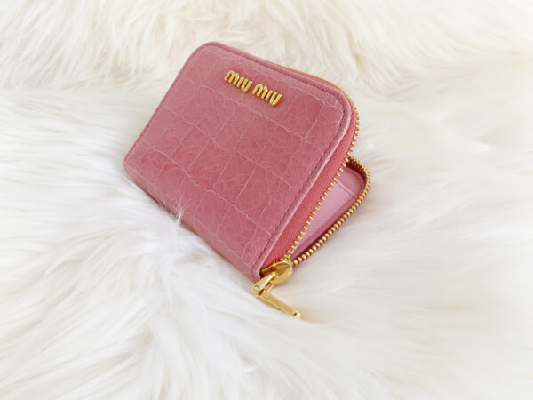 2017新作 MIU MIU ミュウミュウスーパーコピー 財布 絶対欲しい クロコ型押し*コインケース 5MM268